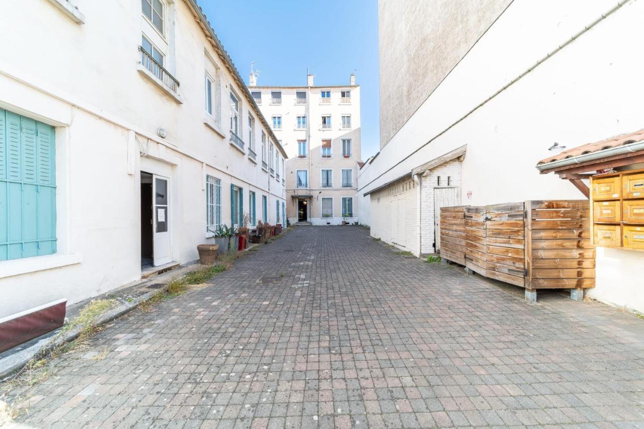 Le Marietton Appartement Cosy A Deux Pas Du Metro Valmy Лион Экстерьер фото